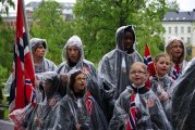SINGING IN THE RAIN: 